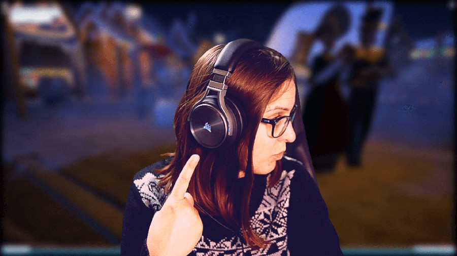 Screenshot of Halefa wearing the Corsair Virtuoso RGB Wireless SE headset while streaming